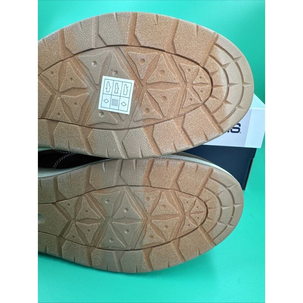 Skechers Hands Free Swift Fit Men’s 9.5 Brown Waterproof Casual Lace Sneakers